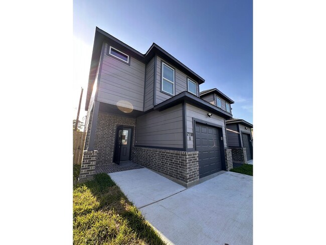 7710 Darnay Dr in Houston, TX - Foto de edificio - Building Photo