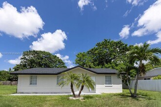 355 SW 17th Ave in Homestead, FL - Building Photo - Building Photo
