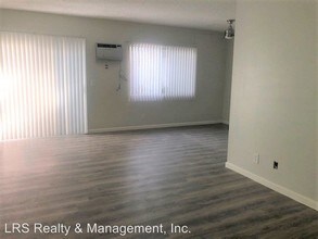 13825 Vanowen St in Los Angeles, CA - Foto de edificio - Building Photo