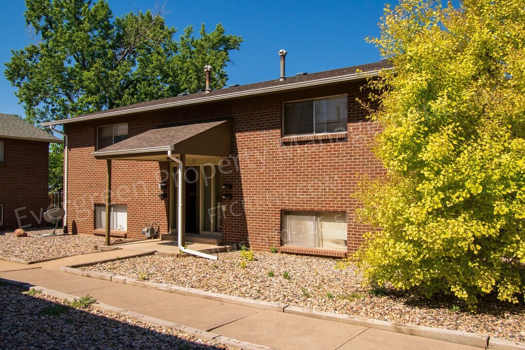 927 James Ct in Fort Collins, CO - Building Photo