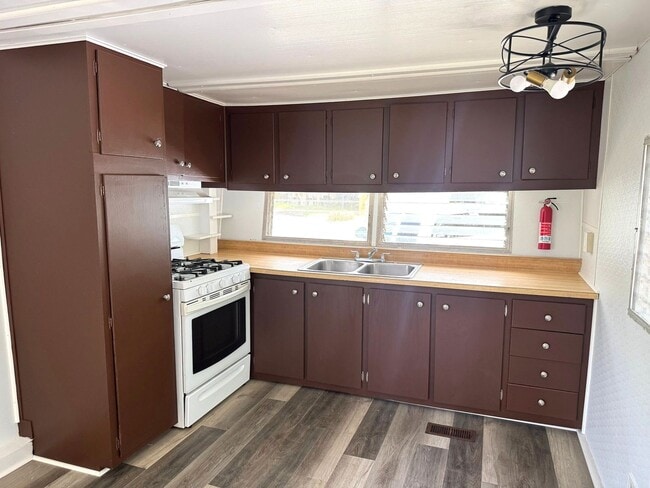 2 Talmar Ln in Franklin, NJ - Building Photo - Building Photo
