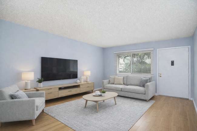 property at 413 Piccadilly Pl