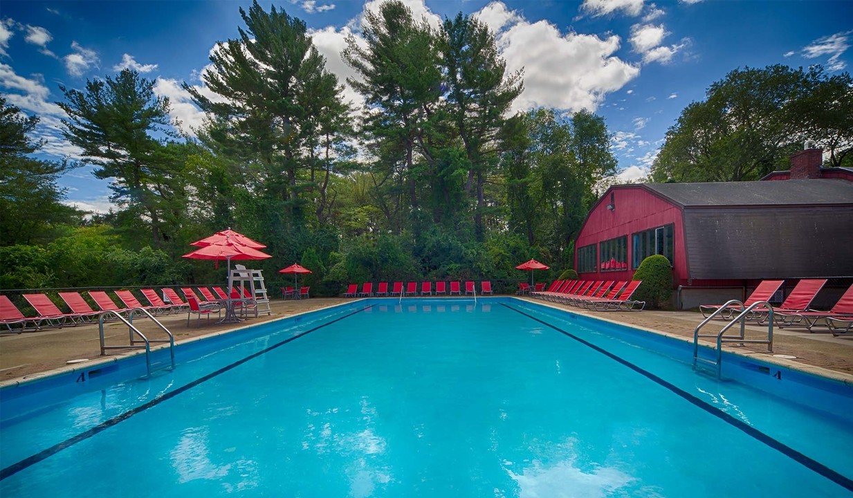 Waterford Village Apartments in Bridgewater, MA - Foto de edificio