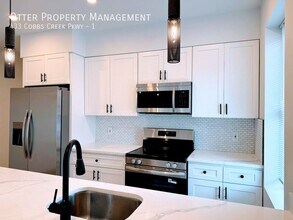 433 Cobbs Creek Pkwy in Philadelphia, PA - Building Photo - Building Photo