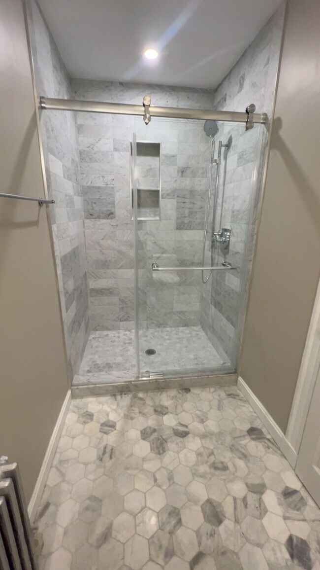 82 Phillips St, Unit 2 in Boston, MA - Foto de edificio - Building Photo