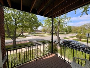 5347-5353 W Belle Plaine Ave, Unit 1W in Chicago, IL - Foto de edificio - Building Photo