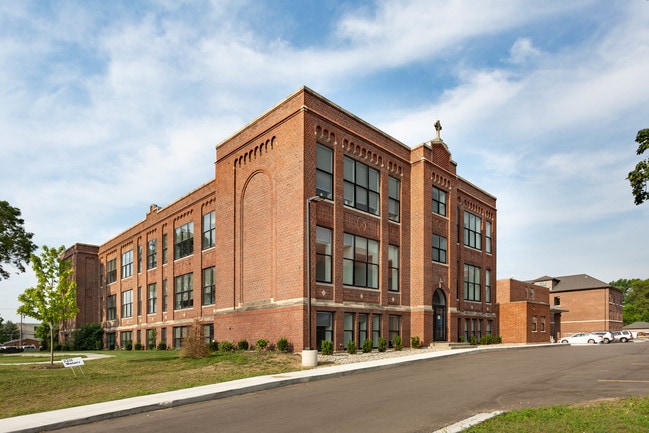 The James - Luxury Senior Residences in Ferndale, MI - Foto de edificio - Building Photo