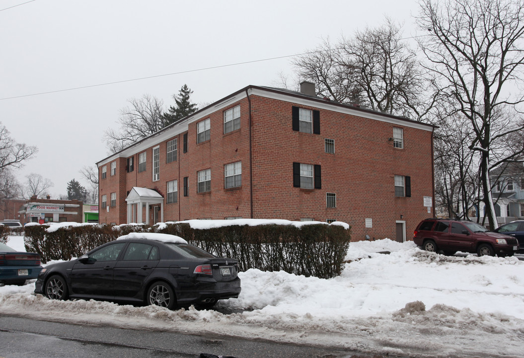 Groveland House Apartments in Baltimore, MD - Foto de edificio