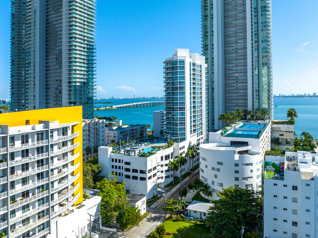 The Platinum in Miami, FL - Building Photo - Building Photo