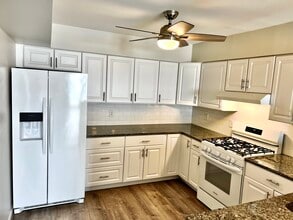 215 Beach St in West Haven, CT - Building Photo - Building Photo