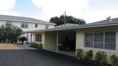 505 Manatee Ct in Venice, FL - Foto de edificio - Building Photo