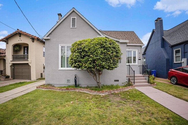property at 919 Del Mar Ave