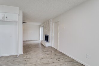 1001 Mira Loma Dr in Bakersfield, CA - Foto de edificio - Building Photo