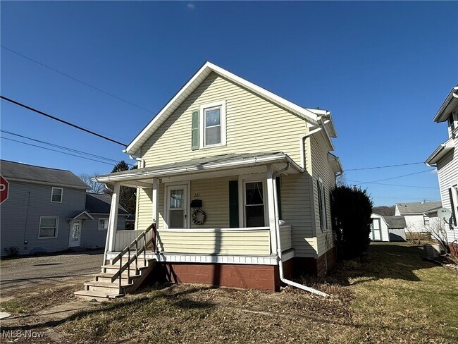 property at 221 Dale Ln NW