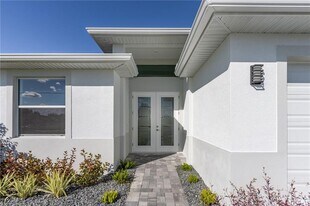 2601 Diplomat Pkwy W in Cape Coral, FL - Building Photo