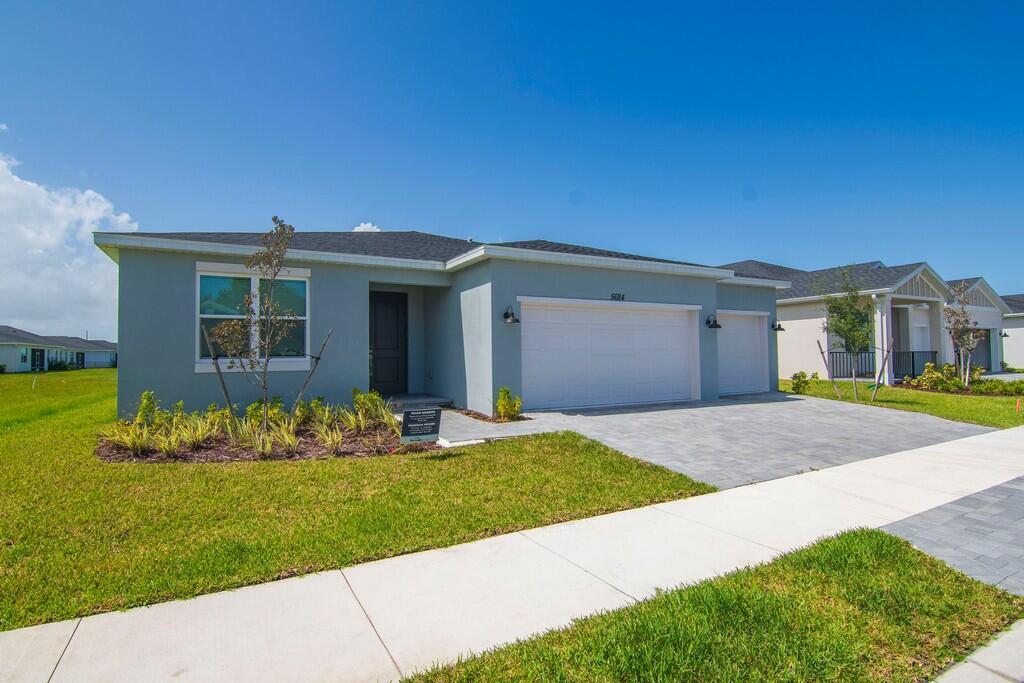 5684 Hampton Park Cir in Vero Beach, FL - Building Photo