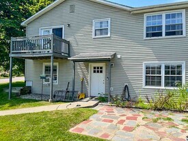 340 Spear St in South Burlington, VT - Building Photo