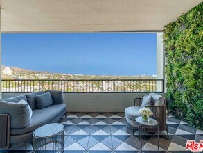 1100 Alta Loma Rd in West Hollywood, CA - Building Photo - Building Photo