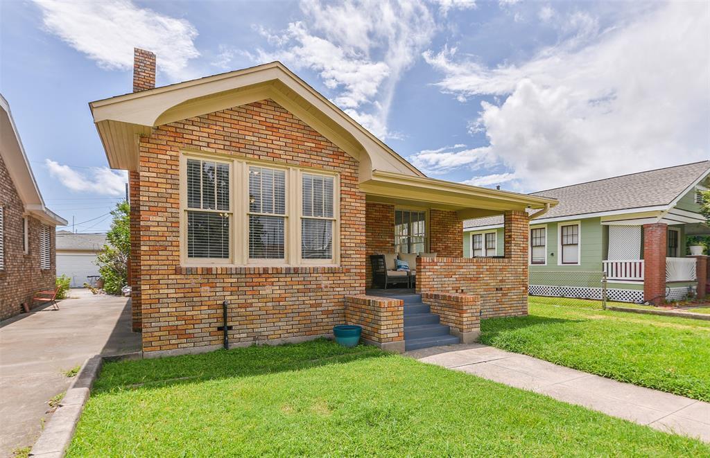 3729 Avenue S 1/2 in Galveston, TX - Building Photo