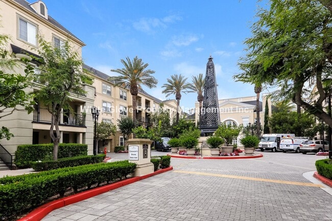 2403 Watermarke Pl in Irvine, CA - Building Photo - Building Photo