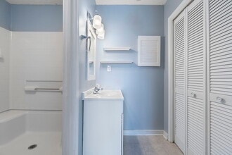 1100 Shoreline Dr in Gulf Breeze, FL - Building Photo - Building Photo