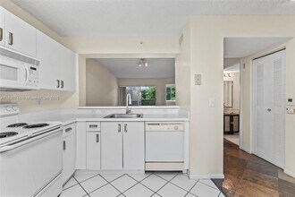 9511 Weldon Cir in Tamarac, FL - Building Photo - Building Photo