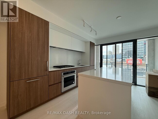 1-401 Hillsdale Ave W in Toronto, ON - Building Photo - Building Photo