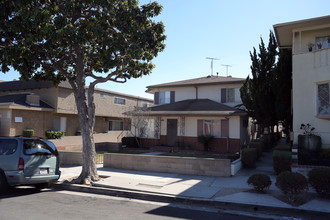 120 W Hillsdale St in Inglewood, CA - Building Photo - Primary Photo