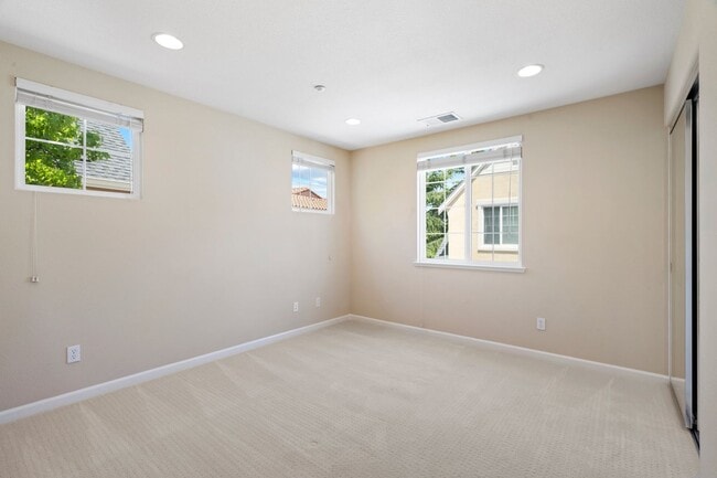 563 Moreland Way in Santa Clara, CA - Building Photo - Building Photo