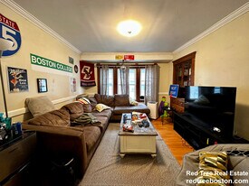 10 Radnor Rd in Boston, MA - Building Photo