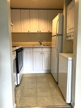 614 Elliott St NE, Unit 2D in Washington, DC - Foto de edificio - Building Photo