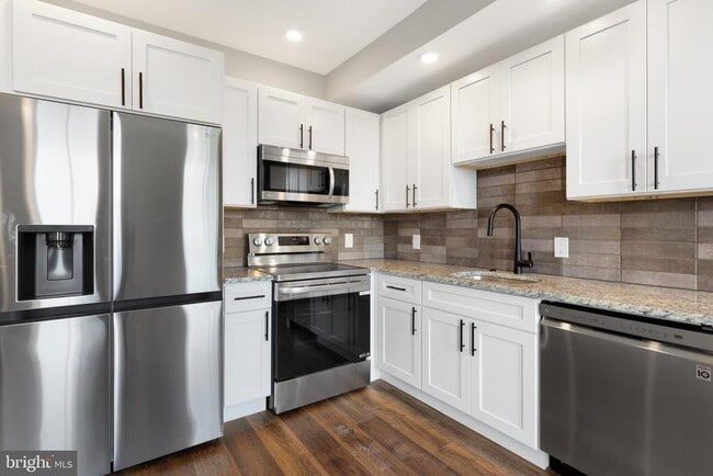 property at 1924 N Front St