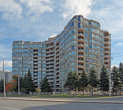 20 Guildwood Pky in Toronto, ON - Building Photo - Building Photo