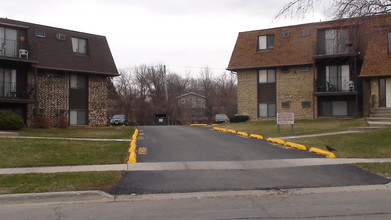 Pioneer Road Apartments in Crest Hill, IL - Building Photo - Building Photo