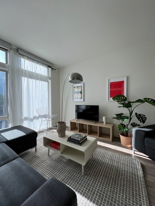 120 Harvard Ave E in Seattle, WA - Building Photo