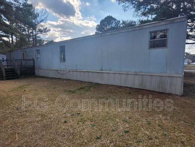 1018 Crystal Blvd in Selma, NC - Building Photo - Building Photo