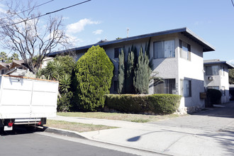 7508 Canby Ave in Reseda, CA - Building Photo - Primary Photo