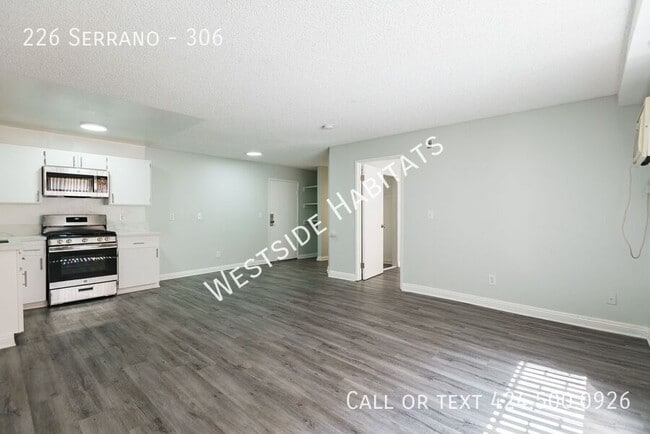 226 Serrano Ave in Los Angeles, CA - Building Photo - Building Photo