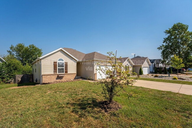 882 S Hickory Ln in Nixa, MO - Foto de edificio - Building Photo