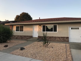 811 El Cerrito Way in Gilroy, CA - Building Photo