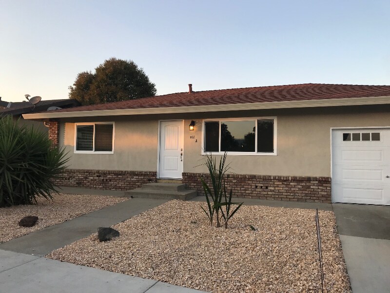 811 El Cerrito Way in Gilroy, CA - Foto de edificio