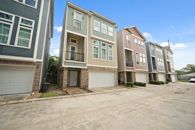 2110 Oatfield Dr in Houston, TX - Building Photo - Building Photo