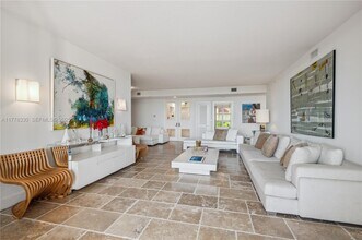 747 Crandon Blvd in Key Biscayne, FL - Building Photo - Building Photo