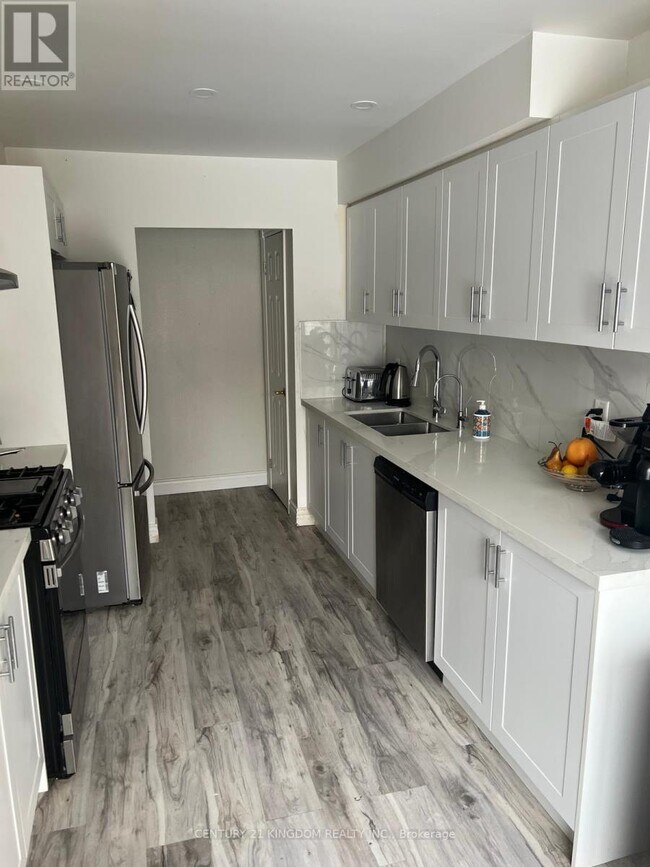 547 Dorchester Dr in Oshawa, ON - Building Photo - Building Photo