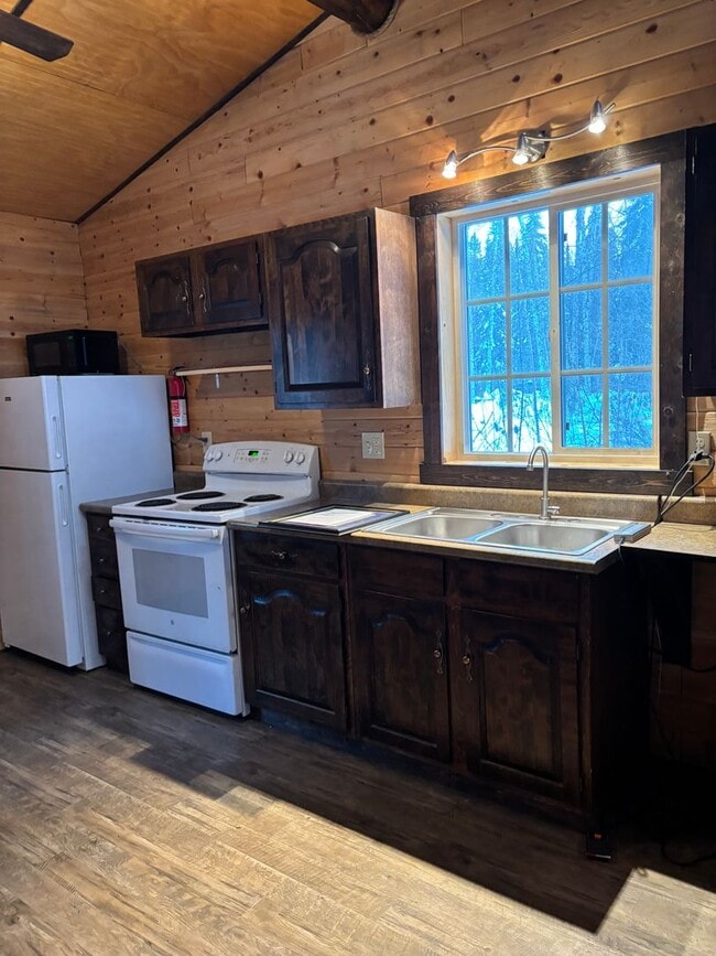 139 Faulk County Rd-Unit -Apt A in Fairbanks, AK - Foto de edificio - Building Photo