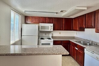 5422 River Glen Dr in Las Vegas, NV - Foto de edificio - Building Photo