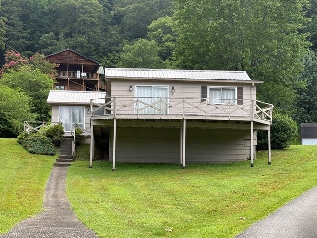 property at 71 Allen Ln Dr