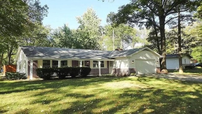 4111 Woodstock Dr in Fort Wayne, IN - Building Photo - Building Photo