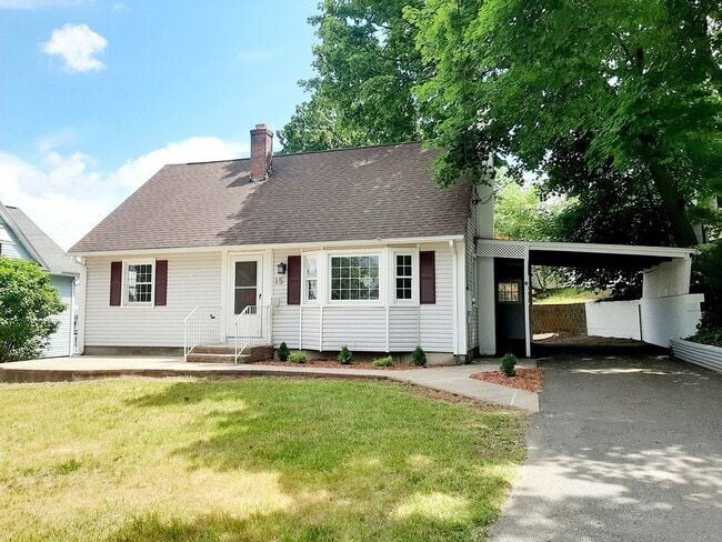 15 Ellington St in Agawam, MA - Building Photo - Building Photo