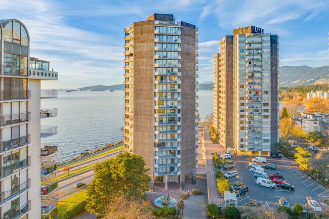 Beach Towers Dogwood Building in Vancouver, BC - Building Photo - Building Photo